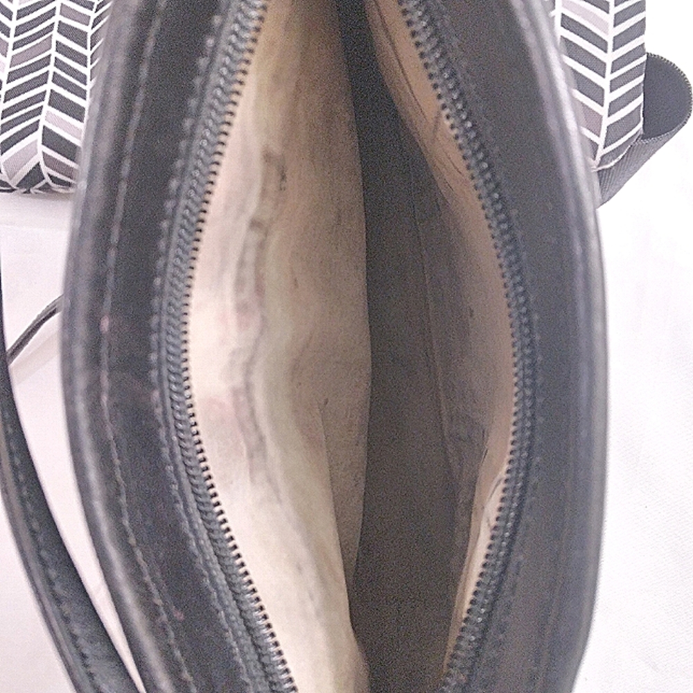 Vintage Brahmin Black And Brown Small Crossbody Bag Suede Interior - Picture 5 of 7